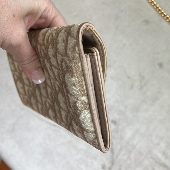TRADED! VTG Christian Dior Tan Y2K 90s Bow Trotter WOC Clutch Wallet Pearl Chain - Picture 12 of 15